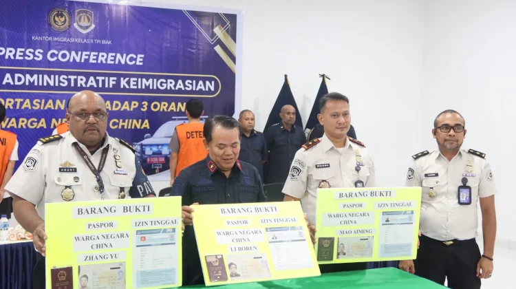 Imigrasi Papua Deportasi 3 Warga Negara China Atas Pelanggaran Izin Tinggal