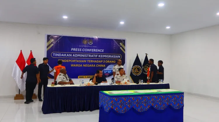Imigrasi Papua Deportasi 3 Warga Negara China Atas Pelanggaran Izin Tinggal