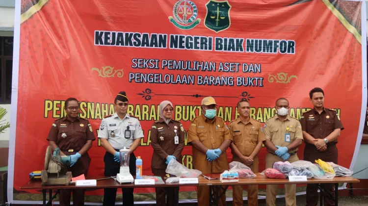 Pemusnahan Barang Bukti, Kejari Biak Libatkan Pelajar, Edukasi Bahaya Kejahatan