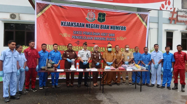 Pemusnahan Barang Bukti, Kejari Biak Libatkan Pelajar, Edukasi Bahaya Kejahatan