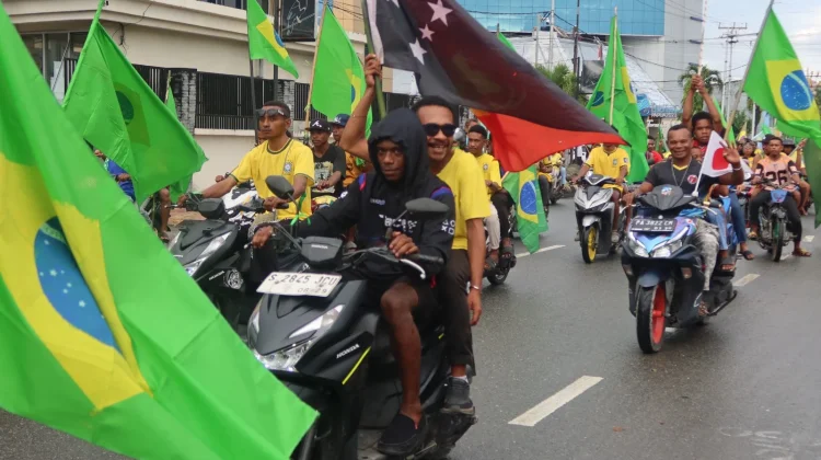 Sambut Piala Dunia 2026,Pendukung Berbagai Negara Pawai Bersama di Biak