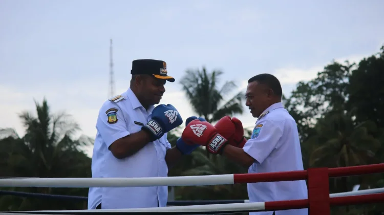 HUT RI Ke-81 Supiori Diguncang Duel Tinju Atlet Muda
