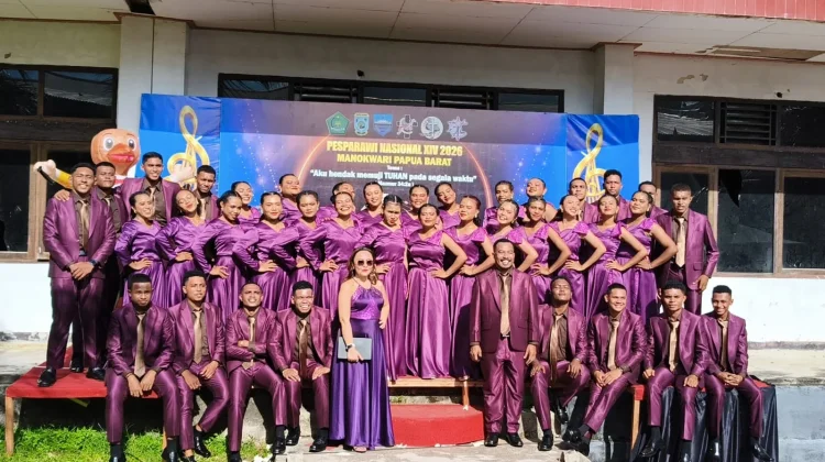 Remaja Pemuda Biak Persembahkan Puji- Pujian untuk Tuhan