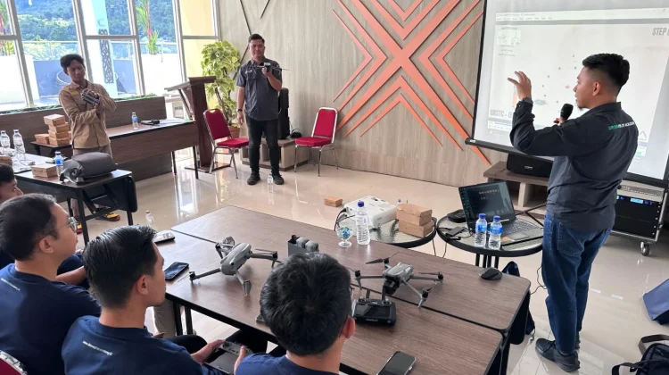 Tingkatkan Keandalan Layanan, Pegawai PLN Pelatihan dan Sertifikasi Pilot Drone