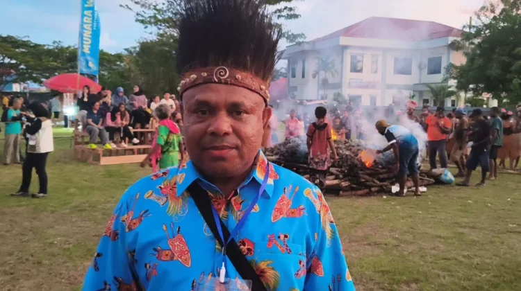 Ritual Berjalan Diatas Batu Membara Hanya Ada di-Biak