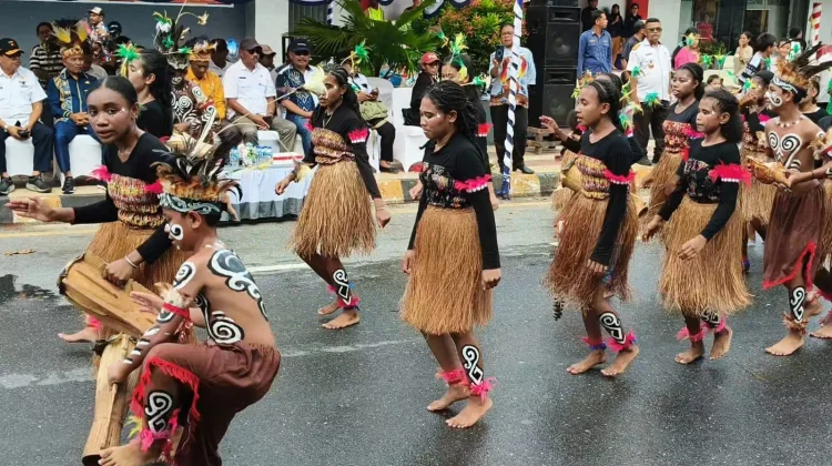 Berita Foto - Pembukaan FBMW 2026 Diawali Parade Tarian Wor - RRI.co.id