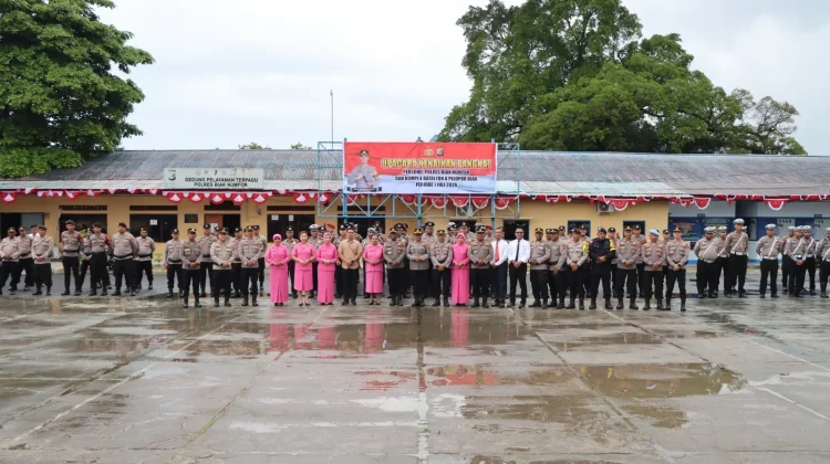 Wakapolres Pimpin Upacara Kenaikan Pangkat 43 Personel Polres dan Brimob Biak