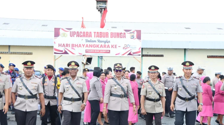 Polres Biak Numfor Gelar Upacara Tabur Bunga di Laut, jelang HUT Bhayangkara Ke-80