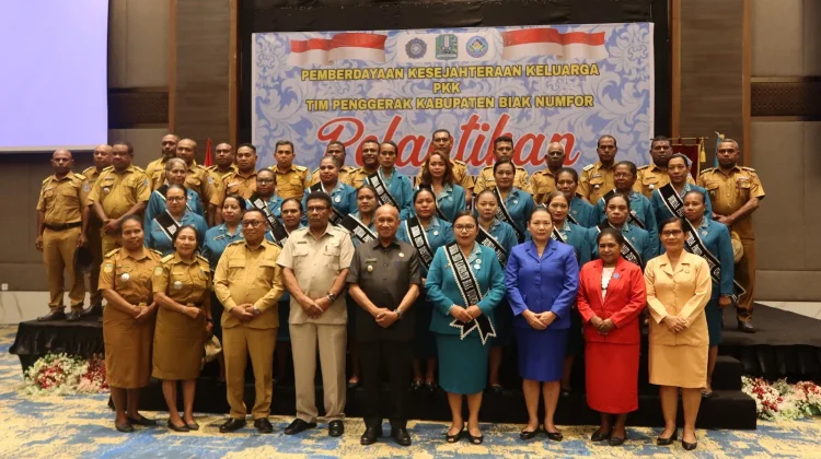 Ketua TP PKK dan Bunda Paud Se-Kabupaten Biak Numfor 2025–2030, Resmi Dilantik