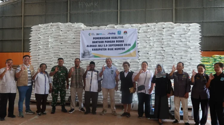 Bulog Biak Pastikan Kualitas Beras Bantuan Pangan sebelum Disalurkan