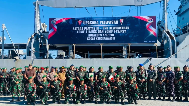 Pangdam XVII/Cenderawasih Lepas 900 Prajurit Satgas Pamtas RI-PNG