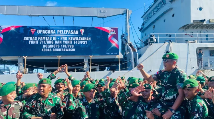 Pangdam XVII/Cenderawasih Lepas 900 Prajurit Satgas Pamtas RI-PNG