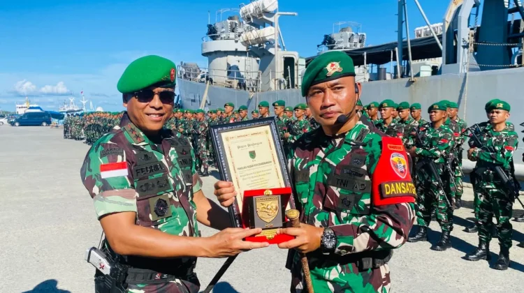 Pangdam XVII/Cenderawasih Lepas 900 Prajurit Satgas Pamtas RI-PNG