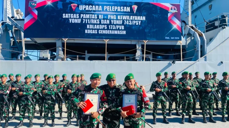 Pangdam XVII/Cenderawasih Lepas 900 Prajurit Satgas Pamtas RI-PNG