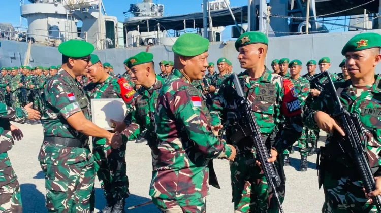 Pangdam XVII/Cenderawasih Lepas 900 Prajurit Satgas Pamtas RI-PNG
