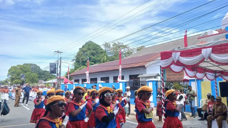 Sebanyak 70 Regu SD Warnai Lomba Gerak Jalan HUT RI ke-81 di Biak Numfor