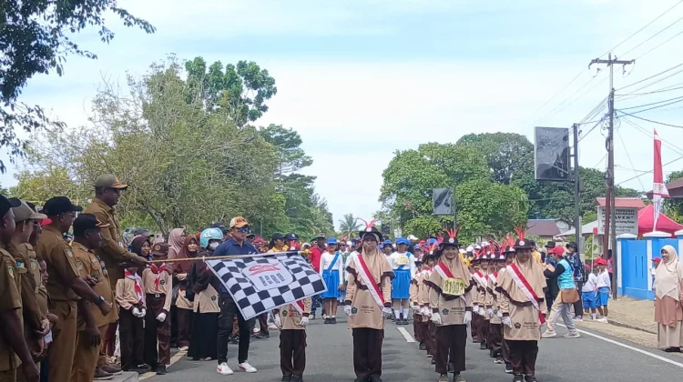 Sebanyak 70 Regu SD Warnai Lomba Gerak Jalan HUT RI ke-81 di Biak Numfor
