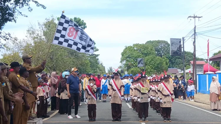 Sebanyak 70 Regu SD Warnai Lomba Gerak Jalan HUT RI ke-81 di Biak Numfor