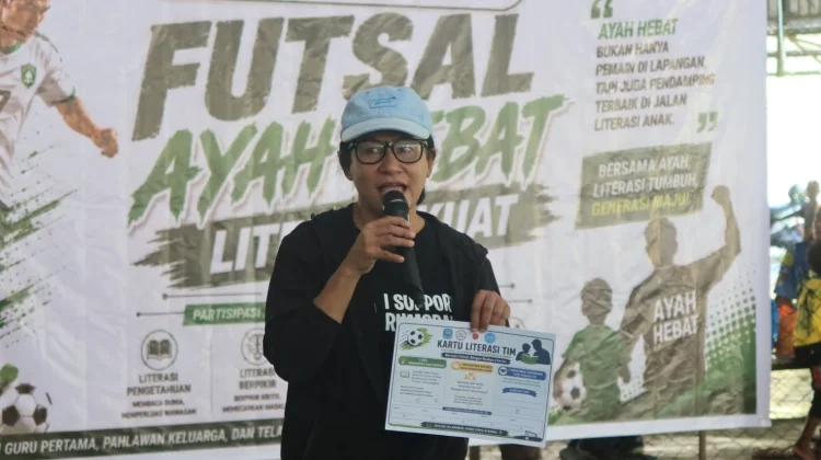 Unik, Pembelajaran Literasi di Biak Melalui Futsal "Ayah Hebat Literasi Kuat"