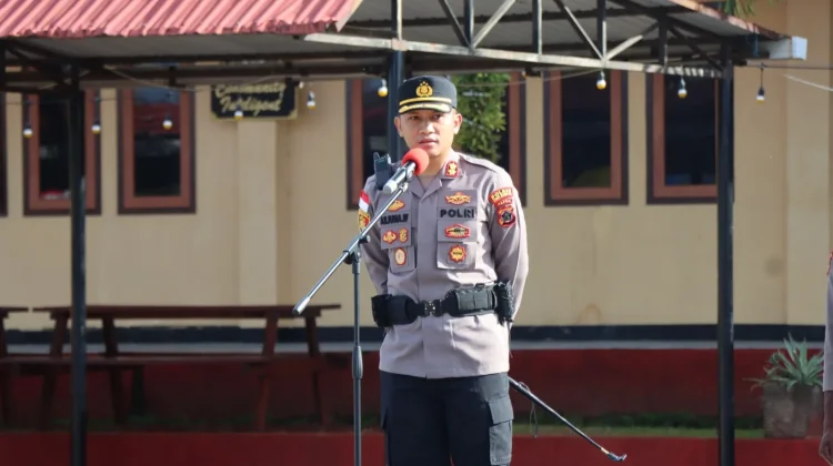 Kapolres Biak Numfor AKBP Arjuna Wijaya, S.I.K., Pimpin Apel Pagi Perdana