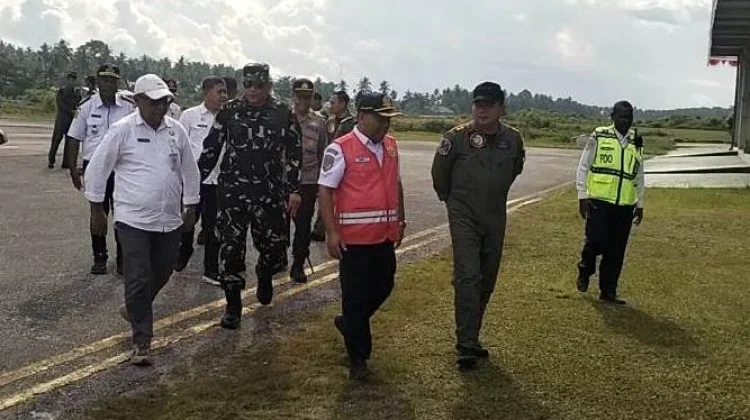 Uji Coba Pendaratan Perdana CN-235 di Bandara Numfor Berjalan Mulus