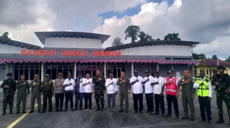 Uji Coba Pendaratan Perdana CN-235 di Bandara Numfor Berjalan Mulus