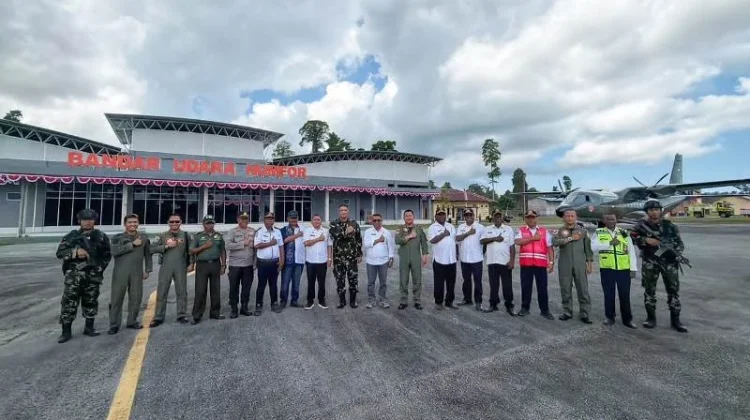 Uji Coba Pendaratan Perdana CN-235 di Bandara Numfor Berjalan Mulus