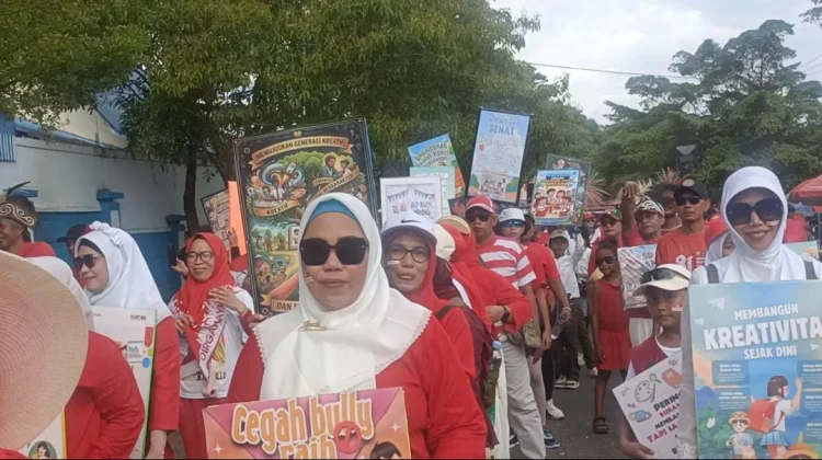 Yayasan Rumsram Kampanye Pendidikan Melalui Karnaval Budaya HUT RI Ke-81 di Biak