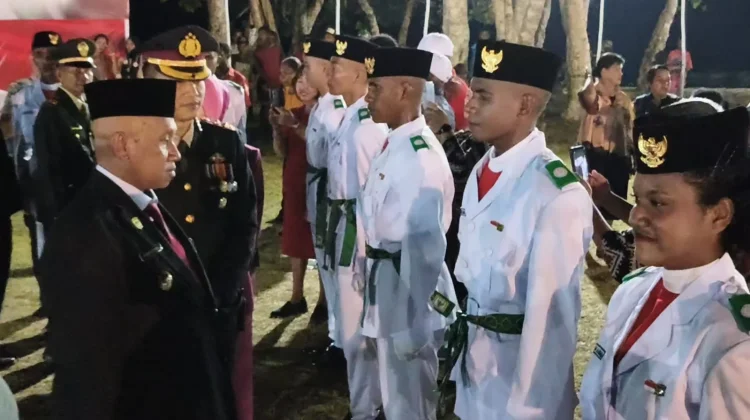 Bupati Biak Kukuhkan 36 Anggota Paskibra di Pulau Numfor