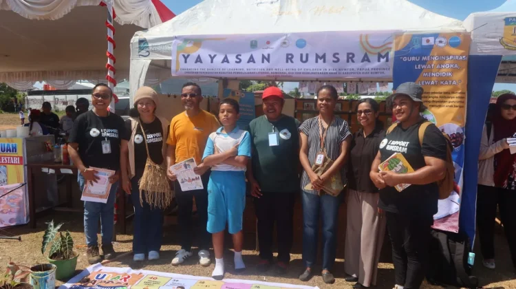 Wabup Jimmy Kapissa Apresiasi Stand Praktik Cerdas Literasi Yayasan Rumsram Biak