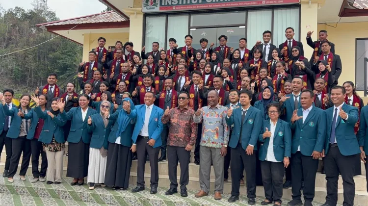 Yudisium INCITA Biak, Wabup Jimmy Kapissa: Ilmu Tak Kenal Batas Waktu dan Jabatan