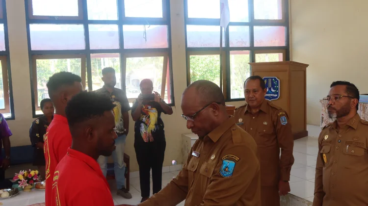 Sebanyak 17 Peserta Ikuti Pelatihan Pembuatan Perahu Fiber di LLK UKM Biak