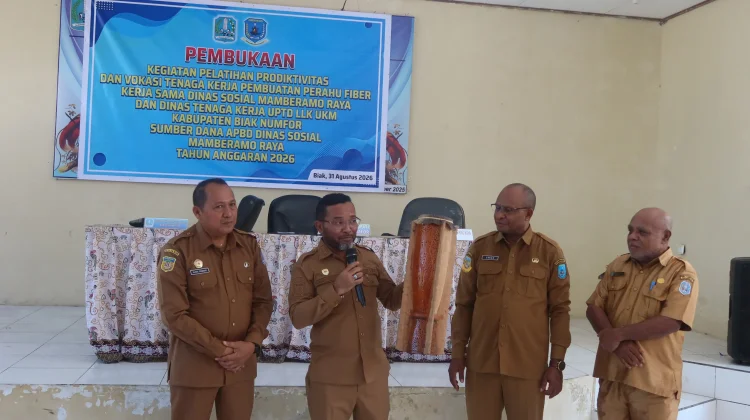 Sebanyak 17 Peserta Ikuti Pelatihan Pembuatan Perahu Fiber di LLK UKM Biak