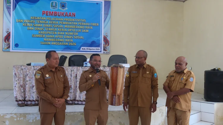 Sebanyak 17 Peserta Ikuti Pelatihan Pembuatan Perahu Fiber di LLK UKM Biak
