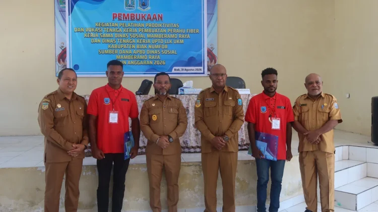 Sebanyak 17 Peserta Ikuti Pelatihan Pembuatan Perahu Fiber di LLK UKM Biak