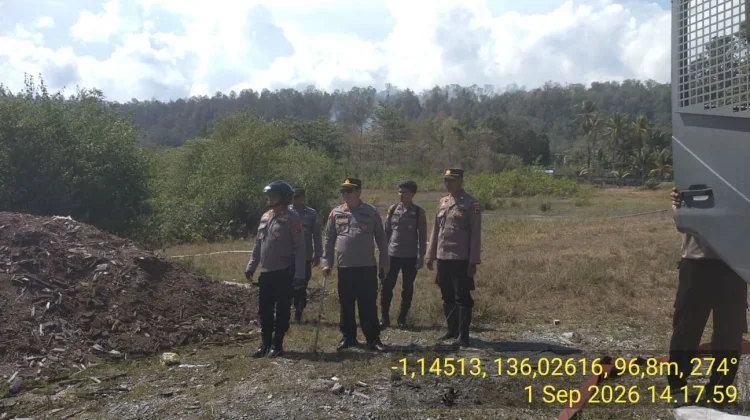 Tim Gabungan Polres Biak Numfor Padamkan Karhutla di Lahan PT WMI Yendidori