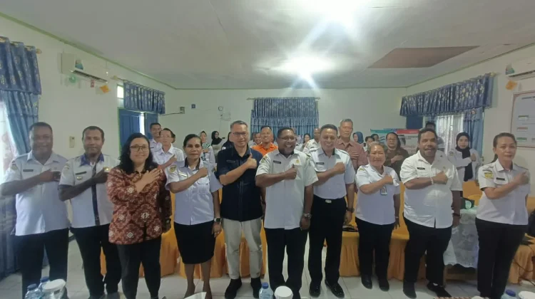 DP3AKB Biak Numfor Melaksanakan Pembinaan Gerakan Orang Tua Asuh Cegah Stunting
