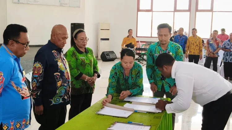 Bupati Biak Lantik 634 P3K, CPNS Diminta Bersabar