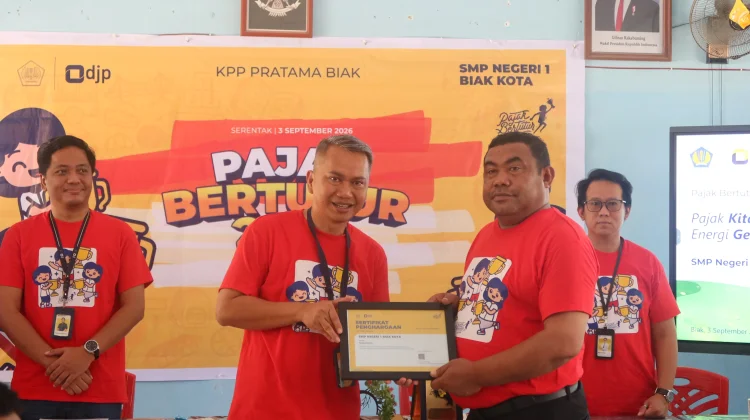 Pajak Bertutur, KPP Pratama Biak Tanamkan Kesadaran Pajak sejak Dini di SMP N 1 Biak