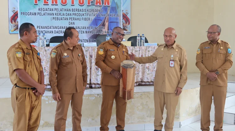 Pelatihan Perahu Fiber di Biak, Wujud Kerjasama Mamberamo Raya - Biak Numfor