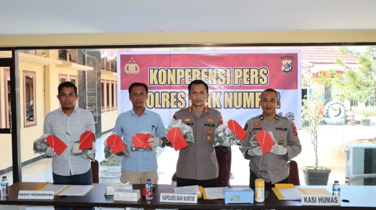 Ungkap Peredaran Narkoba di Pelabuhan Laut, Polres Biak Amankan 1 Kg Lebih Ganja