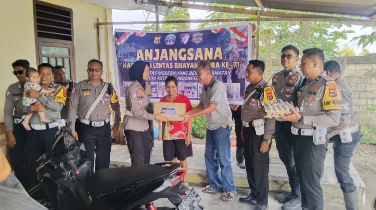 Sambut Hari Lantas Bhayangkara Ke-71, Sat Lantas Polres Biak Numfor Berbagi Kasih