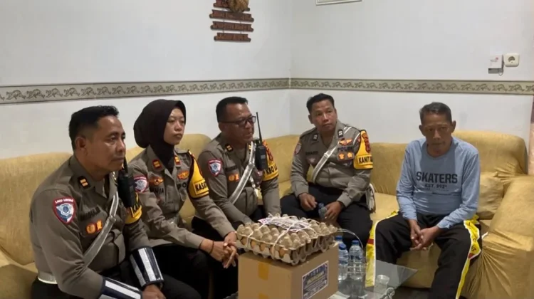 Sambut Hari Lantas Bhayangkara Ke-71, Sat Lantas Polres Biak Numfor Berbagi Kasih