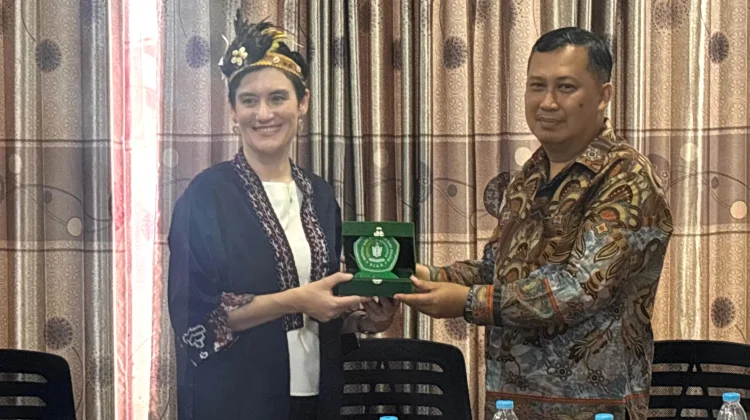 Kunjungan Minister Counsellor Kedubes Australia Kunjungi IISIP Yapis Biak