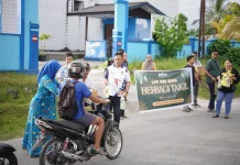 LPP RRI Biak Berbagi Takjil di Bulan Ramadan