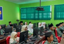 SD Yapis 1 Biak Laksanakan Asesmen Sumatif Akhir Siswa Kelas VI, Berbasis Komputer