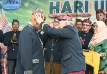 Bupati Biak Numfor Mendapat Gelar Den Mas