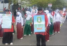 Yayasan Rumsram Kampanye Pendidikan Melalui Karnaval Budaya HUT RI Ke-81 di Biak