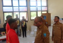 Sebanyak 17 Peserta Ikuti Pelatihan Pembuatan Perahu Fiber di LLK UKM Biak