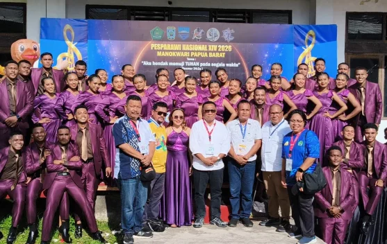 Remaja Pemuda Biak Persembahkan Puji- Pujian untuk Tuhan